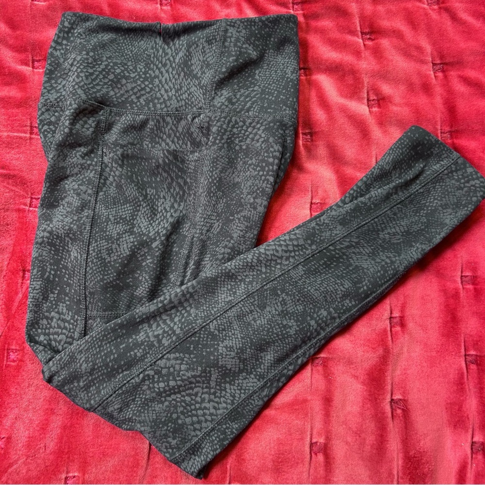 Danskin Snakeskin Print Athletic Leggings w/ Pockets & High Rise Tummy Control - Picture 5 of 9
